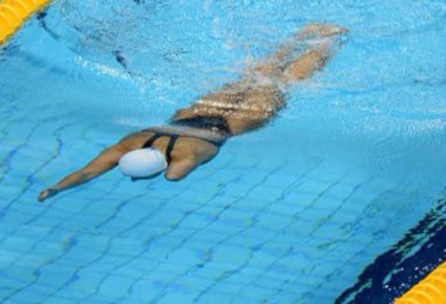 Руки брасс ноги кроль плавания. Паралимпийские пловцы. Плавание без рук. Плавание инвалидов. Плавать без рук.