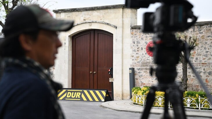 ������ ������� �� � ������� � �������� ��������� � 12:00 � ���