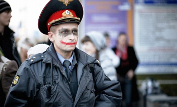 На юго-востоке Москвы пьяный с ружьем травмировал полицейского