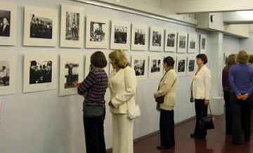 Выставочный проект «Лица России: жить вместе, оставаясь разными» реализуется в библиотеке № 64 на улице Куусинена.