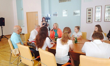 В гимназии № 1409 прошло итоговое заседание Школьного журналистского салона. 