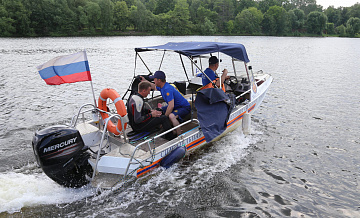 Спасатели ЮАО оказали помощь утопающему на Борисовских прудах