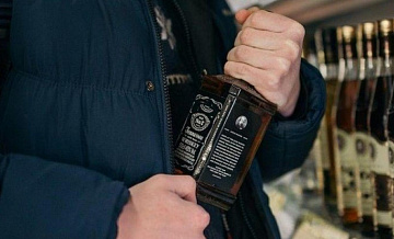 В ЮАО мужчина украл алкоголь на 500 тысяч рублей