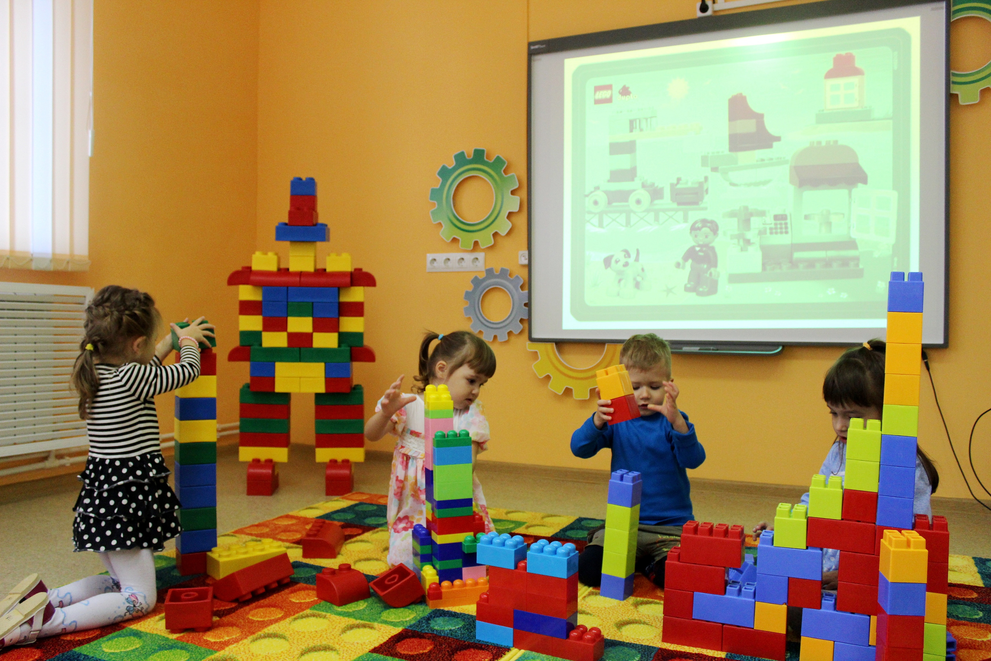 Конструирование образование. Лего-конструирование в детском саду. Лего конструирование. Лего детский сад. Гиго конструирование в детском саду-.