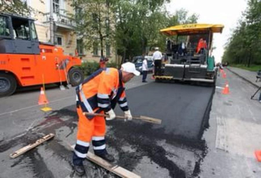 В ЮАО ремонтируют асфальт от Кировоградской до Чертановской улицы